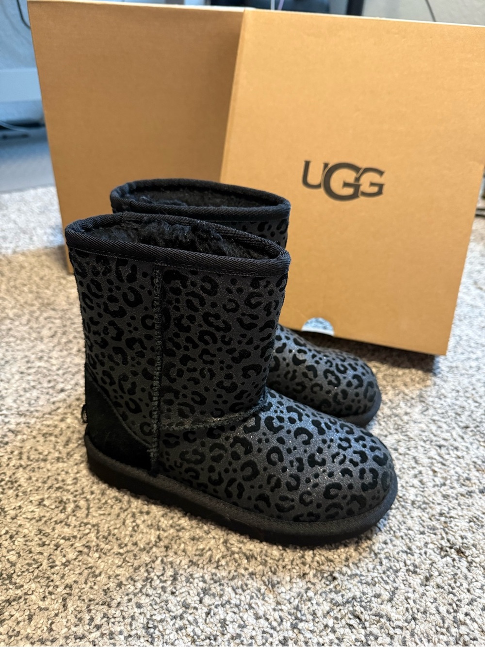 Kids’ Classic II Glitter Leopard Ugg Boots